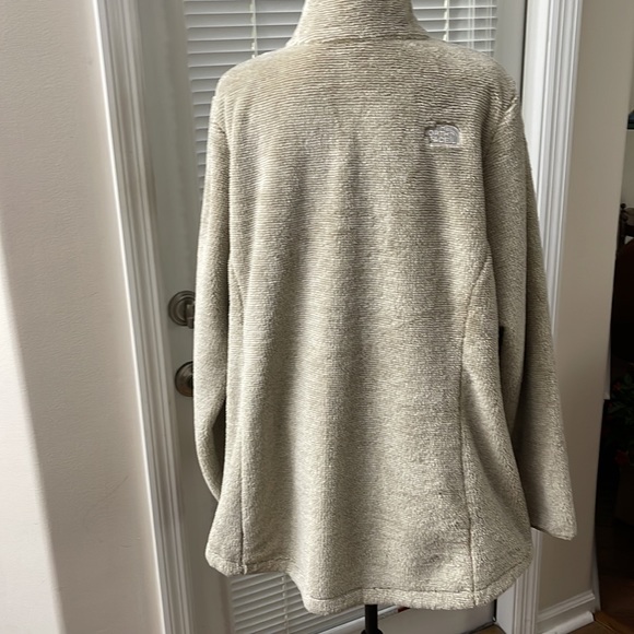 The North Face Plus Osito Flax (2X) or Gardenia White (3X) Front Zip Jacket - Picture 8 of 12